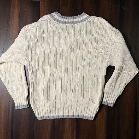 SOLD Vintage ✨ 90s Banana Republic Cream + Gray V-neck Sweater - Size Medium - Picture 2 of 3